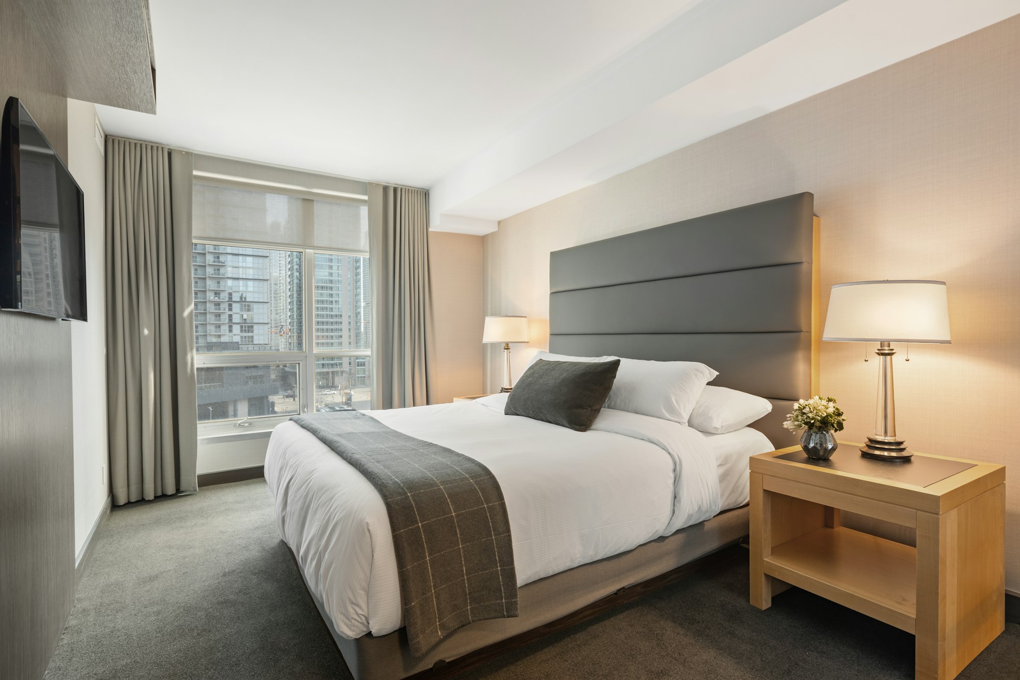Comprar colchones online en Madrid — dormitorio con colchón de calidad